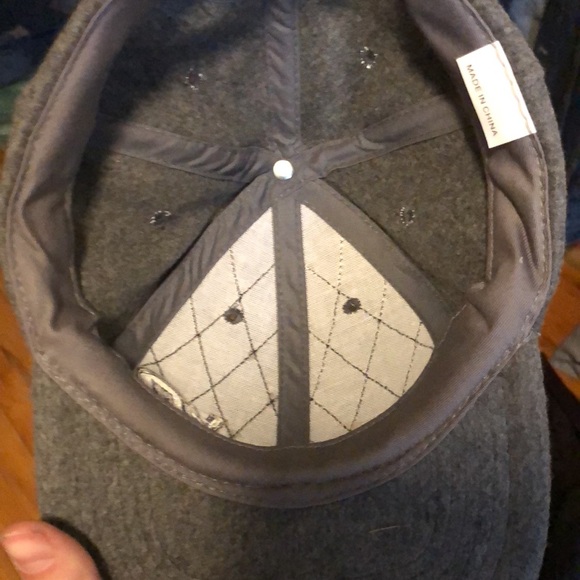 Faux wool cap, youth hockey league - Picture 3 of 3